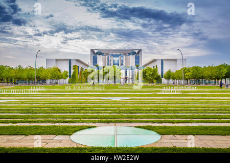 Panoramablick auf Bundeskanzleramt (Bundeskanzleramt), Sitz und Büro der Bundeskanzlerin Angela Merkel und des Kanzleramtes Personal, in Berlin. Stockfoto