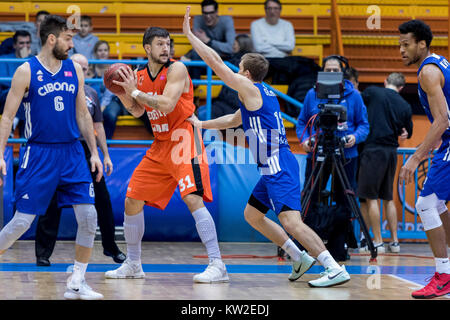 ZAGREB, KROATIEN - 15. Dezember 2017: HT Premijer Liga KK Cedevita vs KK Cibona Zagreb. Andrija Stipanovic (31) Stockfoto