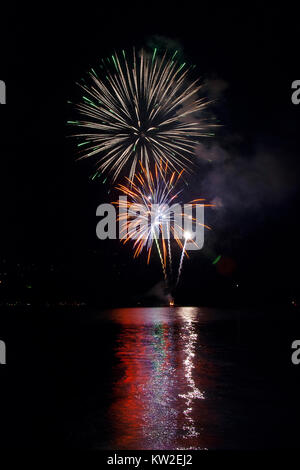 Feuerwerk in Colico, am Comer See, Italien Stockfoto