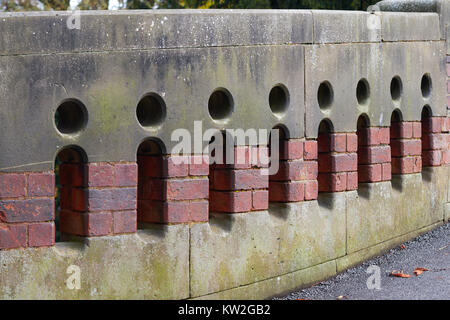 Vintage Steinschutz der Brücke. Stockfoto