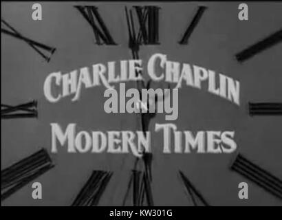 Das Cover des Films Modern Times (1936) unter der Regie von Charlie Chaplin. Chaplin ist der ikonische kleine Tramp, der mit Humor und ergreifenden sozialen Kommentaren durch die industrialisierte Gesellschaft navigiert. Stockfoto