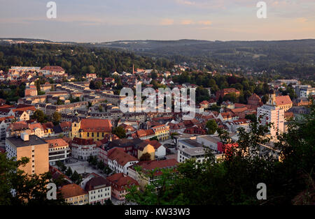 Stadtzentrum der Vantage Point Ottilienkapelle, Thüringen, Suhlen, Alpine vom Aussichtspunkt Ottilienkapelle, Thüringen, Suhl Stockfoto