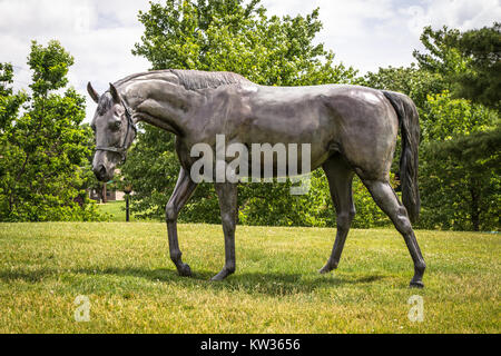 Lexington, Ky. USA. Juni 1, 2015. Thoroughbred Park verfügt über ein Dutzend Pferd Skulpturen von Gweyn Reardon und ist ein Wahrzeichen in der Innenstadt von Lexington. Stockfoto