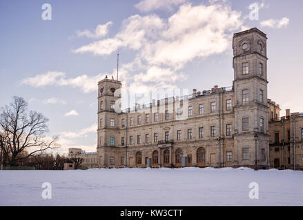 Gatchina Palast bei Sonnenuntergang an einem Wintertag Stockfoto