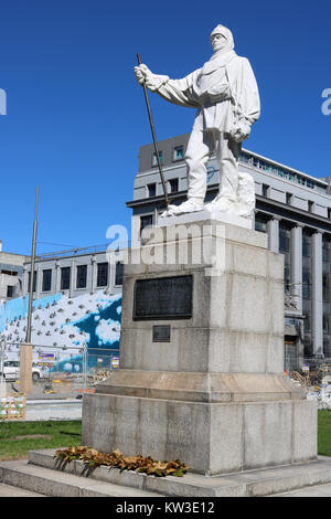 Robert Falcon Scott Statue und Sockel an der Kreuzung Oxford Terrasse und Worcester Street in Christchurch, Canterbury, South Island, Neuseeland Stockfoto