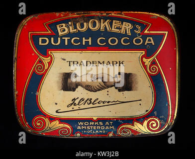 Blookers Dutch Cocoa, der in einer 0,5-kg-Dose verkauft wird, ist ein hochwertiges Produkt, das für seinen reichen, weichen Geschmack bekannt ist und häufig zum Backen und Herstellen von heißen Kakaogetränken verwendet wird. Stockfoto