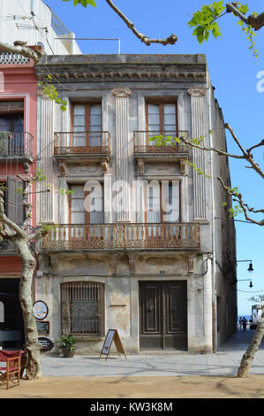 Passeig de Dintre 8 in Blanes ist eine Adresse in der Küstenstadt Blanes, Katalonien, Spanien. Die Gegend ist bekannt für ihr mediterranes Klima, Strände und lebendige lokale Kultur. Stockfoto