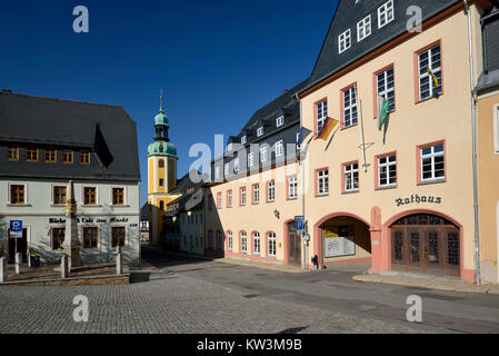 Im mittleren Erzgebirge, Marktplatz mit Rathaus in Cloud Stein, Mittleres Erzgebirge, Marktplatz mit Rathaus in Wolkenstein Stockfoto