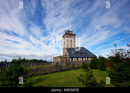 Im mittleren Erzgebirge, Station des Derutschen Wetter Service auf dem Berg im Fichtelgebirge, Mittleres Erzgebirge, Station des Derutschen Wetterdienst Stockfoto