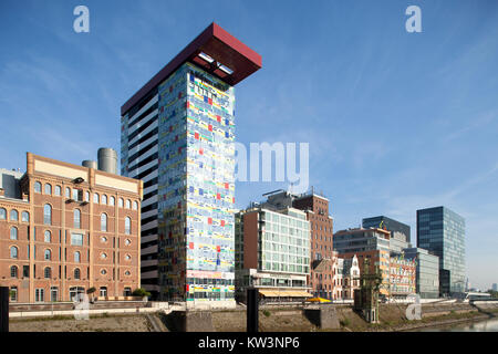 Hochhäuser am 'Medienhafen', ein ehemaliger Industriehafen am Rhein in Düsseldorf, Deutschland Stockfoto