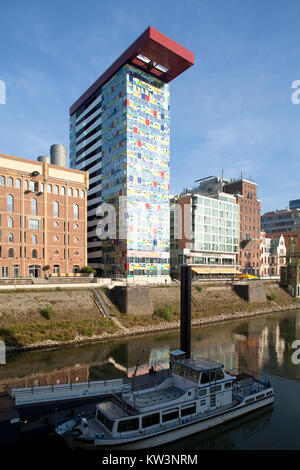 Hochhäuser am 'Medienhafen', ein ehemaliger Industriehafen am Rhein in Düsseldorf, Deutschland Stockfoto