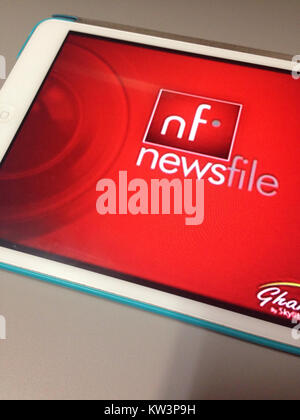 News-Akte von Joy News über verschiedene Themen von Interesse. Die Datei enthält Artikel, Fotos und Berichte über aktuelle Ereignisse und Geschichten von menschlichem Interesse. Stockfoto