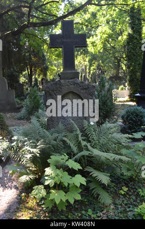 Bockenheim, Neuer Friedhof Grab 8a Rh3 4 6 Kveton Stockfoto