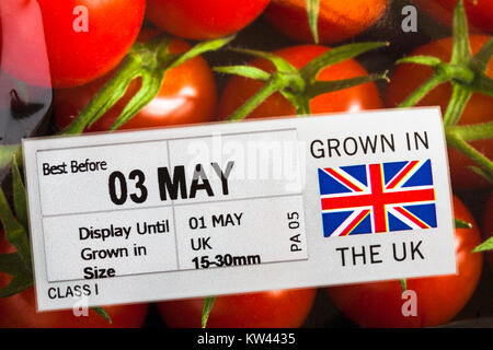 In den UK-Label auf Packung Tomaten angebaut Stockfoto