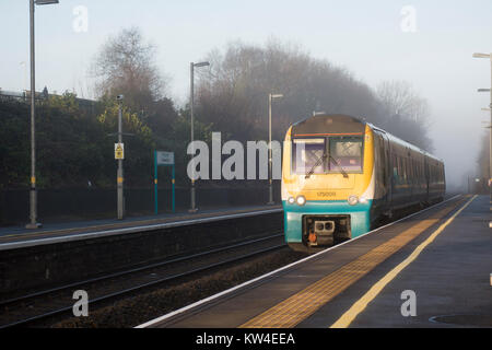 Gowerton Bahnhof an einem nebligen Morgen. Stockfoto