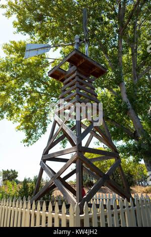 Windmühle am Die rengstorff House, einem restaurierten viktorianischen Haus und eines der ersten Häuser im Silicon Valley Stadt Mountain View, Kalifornien, 24. August 2016 errichtet. Stockfoto