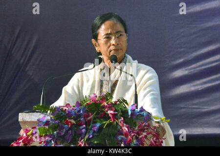 Kolkata, Indien. 29 Dez, 2017. Chief Minister Mamata Banerjee Adresse während der indischen Geschichte Kongress in Kalkutta. West Bengal Chief Minister Mamata Banerjee nimmt Teil an der indischen Geschichte Kongress im Dezember 29, 2017 i n Kolkata. Credit: Saikat Paul/Pacific Press/Alamy leben Nachrichten Stockfoto