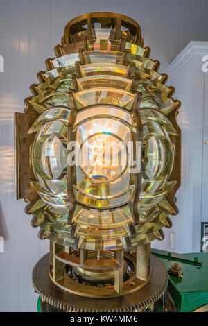 Fresnel Linse, San Luis Point Lighthouse. Eine Fresnel-Linse ist ein kompaktes Objektiv ursprünglich der französische Physiker Augustin-Jean Fresnel entwickelt für l Stockfoto