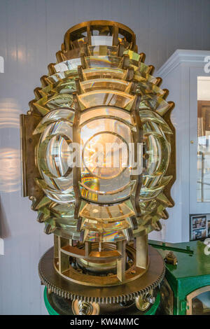 Fresnel Linse, San Luis Point Lighthouse. Eine Fresnel-Linse ist ein kompaktes Objektiv ursprünglich der französische Physiker Augustin-Jean Fresnel entwickelt für l Stockfoto