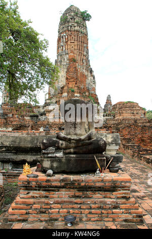 Kopflose Buddhas und Stupa in Ayutthaya, Thailand Stockfoto