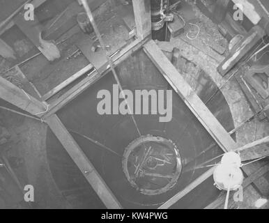 Rondout druck Tunnel, Blick auf konkrete Ring in seiner Position an der Spitze der Welle, New York, 1911. Von der New York Public Library. Stockfoto