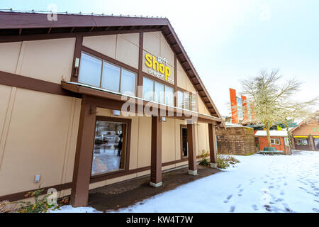 Portland, Oregon, Vereinigte Staaten - 25.Dezember 2017: Das Geschenk Shop von Oregon Zoo in Washington Park Station im Winter Stockfoto