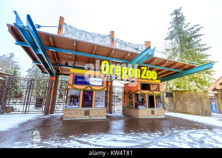 Portland, Oregon, Vereinigte Staaten - 25 Dezember, 2017: Der Eingang von Oregon Zoo in Washington Park Station in der Wintersaison Stockfoto