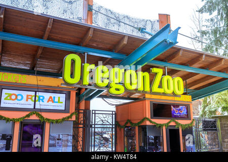 Portland, Oregon, Vereinigte Staaten - 25 Dezember, 2017: Der Eingang von Oregon Zoo in Washington Park Station in der Wintersaison Stockfoto