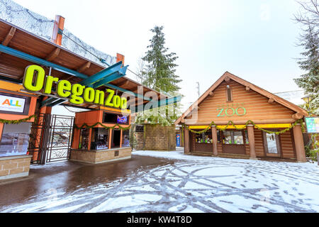 Portland, Oregon, Vereinigte Staaten - 25 Dezember, 2017: Der Eingang von Oregon Zoo in Washington Park Station in der Wintersaison Stockfoto