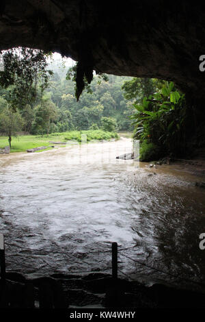 Fluss und Tham Nam Lod Höhle, Nordthailand Stockfoto