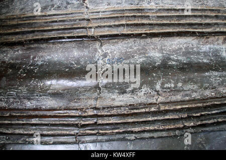 Oberfläche der alten Bronze Mingun Glocke, Mandalay, Myanmar Stockfoto