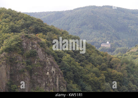 Blick von der Burg in Richtung Burg Kreuzberg Stockfoto