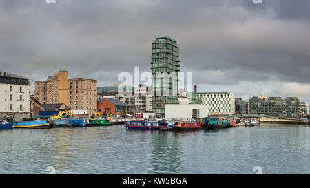 Modernen Teil von Dublin Docklands oder Silicon Docks nach starkem Regen. Panoramablick auf das Bild. Stockfoto