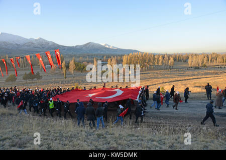 Oktober 9,2014 ERZURUM TÜRKEI. Feier der Sieg der Russischen türkische Krieg, der 1877 geschah. Jährliche März der Erzurum Menschen nach vorn Lin Stockfoto