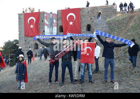 Oktober 9,2014 ERZURUM TÜRKEI. Feier der Sieg der Russischen türkische Krieg, der 1877 geschah. Jährliche März der Erzurum Menschen nach vorn Lin Stockfoto