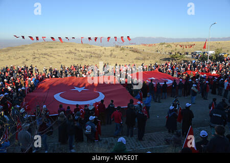 Oktober 9,2014 ERZURUM TÜRKEI. Feier der Sieg der Russischen türkische Krieg, der 1877 geschah. Jährliche März der Erzurum Menschen nach vorn Lin Stockfoto