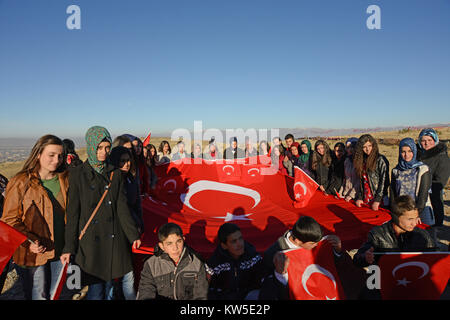 Oktober 9,2014 ERZURUM TÜRKEI. Feier der Sieg der Russischen türkische Krieg, der 1877 geschah. Jährliche März der Erzurum Menschen nach vorn Lin Stockfoto