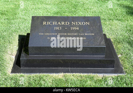 YORBA Linda, Kalifornien - 24. Februar 2017: Präsident Richard M Nixon Grave Markers. Der 37. Präsident und seine Frau werden an der Nixon-bibliothek begraben ein Stockfoto