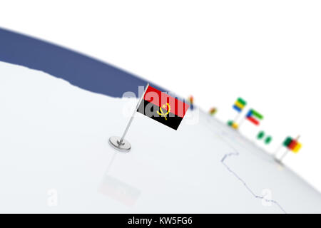 Angola Flagge. Landesflagge mit Chrom Fahnenmast auf der Weltkarte mit Nachbarn Länder grenzen. 3D-Illustration rendering Flagge Stockfoto