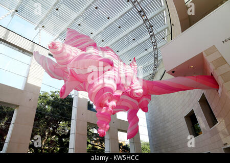 Eine große aufblasbare Installation von Künstler Anne Ferrer von der Decke des Jepson Zentrum Eckburg Atrium in Savannah Georgia hängt. Stockfoto