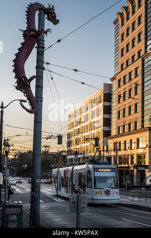 Jackson Street trolley car, Dragon auf der Pole, das Internationale Viertel, Seattle, Washington, USA Stockfoto