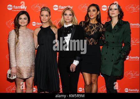 NEW YORK, NY - 18. März: Lucy Hale, Sasha Pieterse, Ashley Benson, Shay Mitchell, Troian Bellisario besucht die "Pretty Little Liars' Jahreszeit finale Screening im Ziegfeld Theatre am 18. März 2014 in New York City People: Lucy Hale, Sasha Pieterse, Ashley Benson, Shay Mitchell, Troian Bellisario Stockfoto