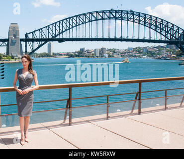 SYDNEY, AUSTRALIEN - 18. NOVEMBER: Geoff Evans, Jack O'Connell, Angelina Jolie, Miyavi Ishihara und Matthew Bär auf dem Foto Aufruf der ungebrochene Pose am Sydney Opera House am 18. November 2014 in Sydney, Australien Menschen: Angelina Jolie Stockfoto