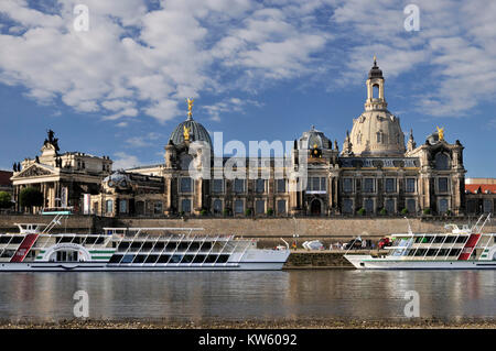 Akademie der Künste und der Kuppel der Frauenkirche, Dresden, Kunstakademie und Kuppel der Frauenkirche Stockfoto