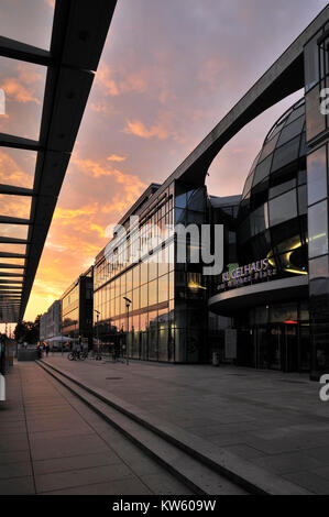 Am Abend auf dem Wiener Platz, Dresden, Abend am Wiener Platz Stockfoto