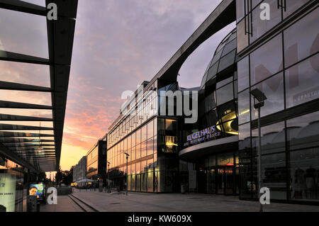 Am Abend auf dem Wiener Platz, Dresden, Abend am Wiener Platz Stockfoto