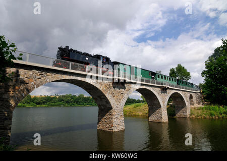 Weiß scratch Straße im Erzgebirge, Weisseritzbahn im Erzgebirge Stockfoto