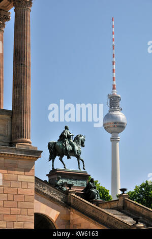 Denkmal Friedrich Wilhelm IV. vor der Alten Nationalgalerie auf der Museumsinsel, die Denkmal Friedrich Wilhelm IV. vor Alter Nationalgalerie, das Museu Stockfoto