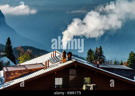 Schöne Gipfel der Alpen Blick von oben über den Wolken, Landschaft, Schweiz Stockfoto