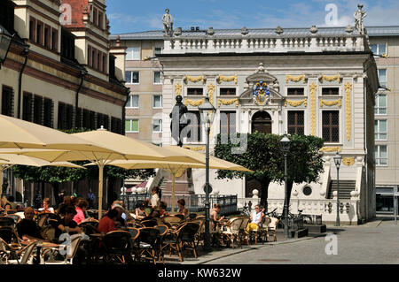 Postmarket mit Goethes Monument und Alte Börse, Nachmarkt mit Goethedenkmal und verändern die Boerse Stockfoto